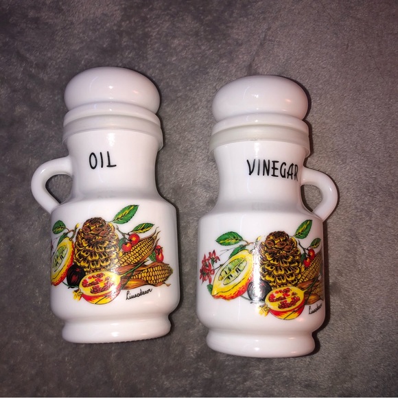 ITALIAN Vintage 1970 oil & vinegar white opaque milk glass by DECOR GIORGI - Picture 3 of 5